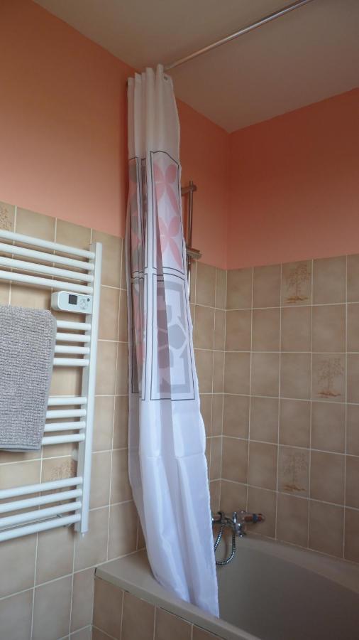Maison De Vacances Pour 6 Personnes Avec Piscine Lainsecq Exterior photo