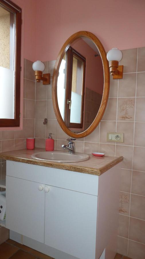 Maison De Vacances Pour 6 Personnes Avec Piscine Lainsecq Exterior photo