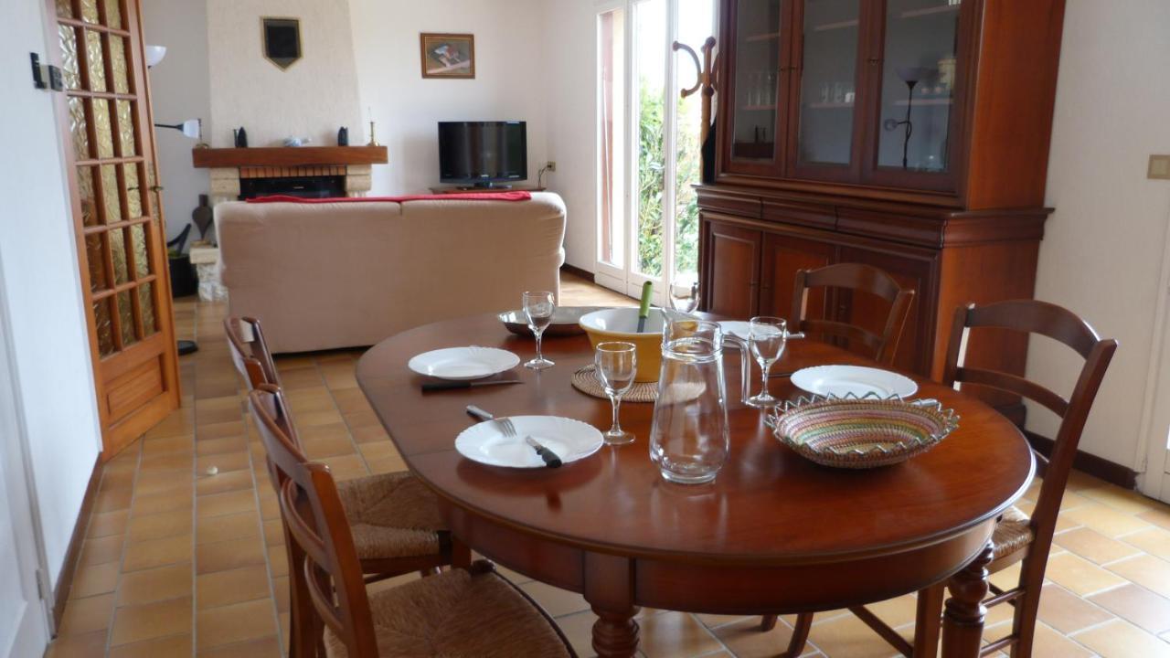 Maison De Vacances Pour 6 Personnes Avec Piscine Lainsecq Exterior photo